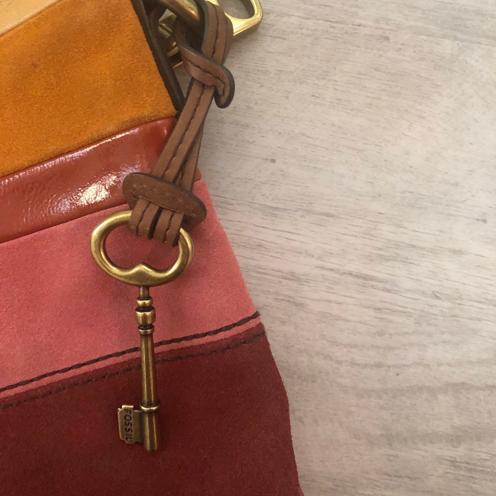 Fossil Explorer Crossbody Large - Picture 9 of 16